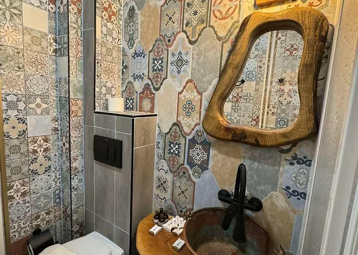 Adis With Hot Pool & Jacuzzi By Bookvillabg *